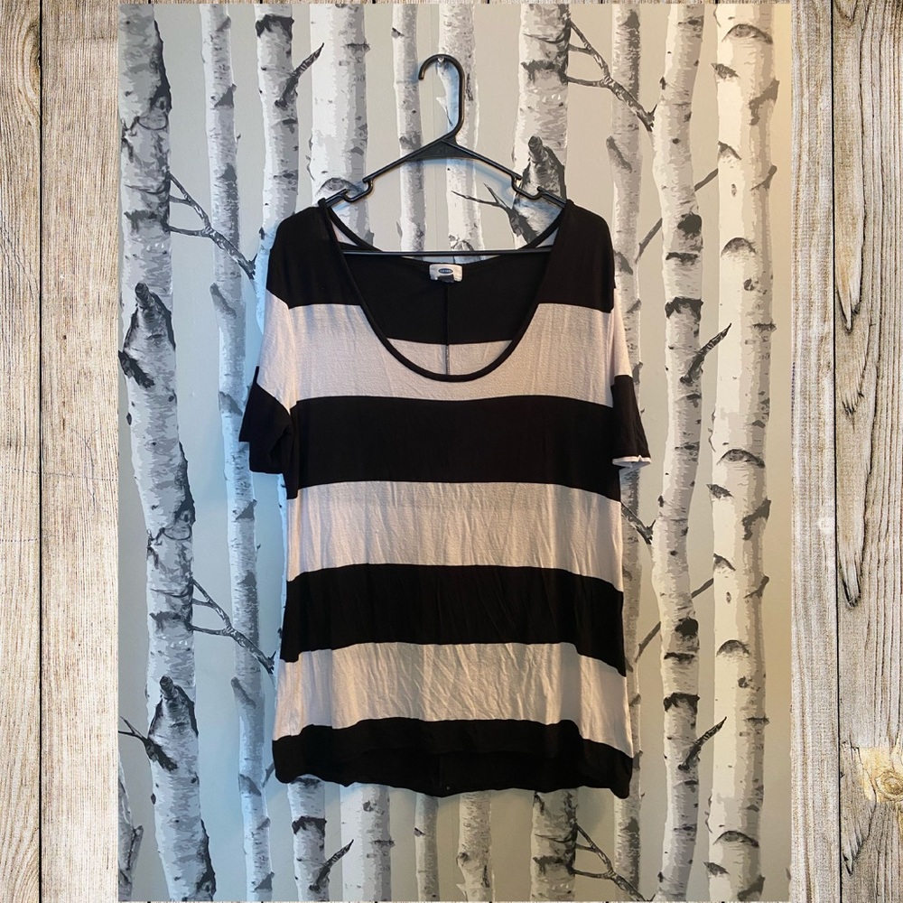 Black and white old navy top